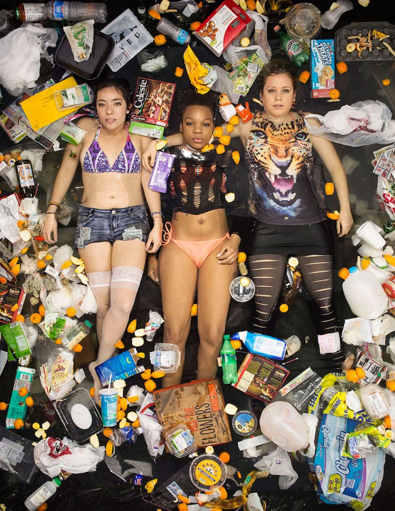 7-days-of-garbage-environmental-photography-gregg-segal-9